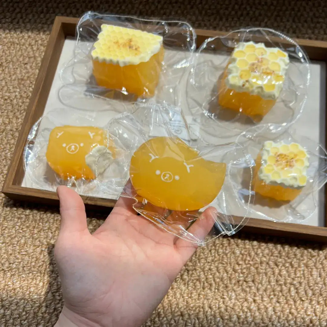 Squishy artesanal de mochi de miel y osmanthus