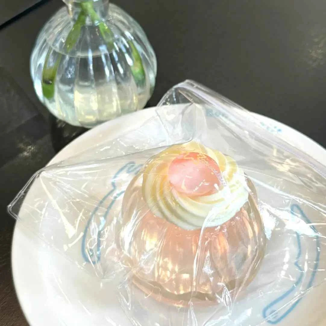Squishy de pudin nevado con arena fluida