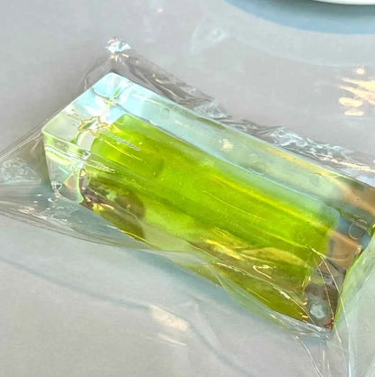 Squishy de bloque de menta con arena por capas