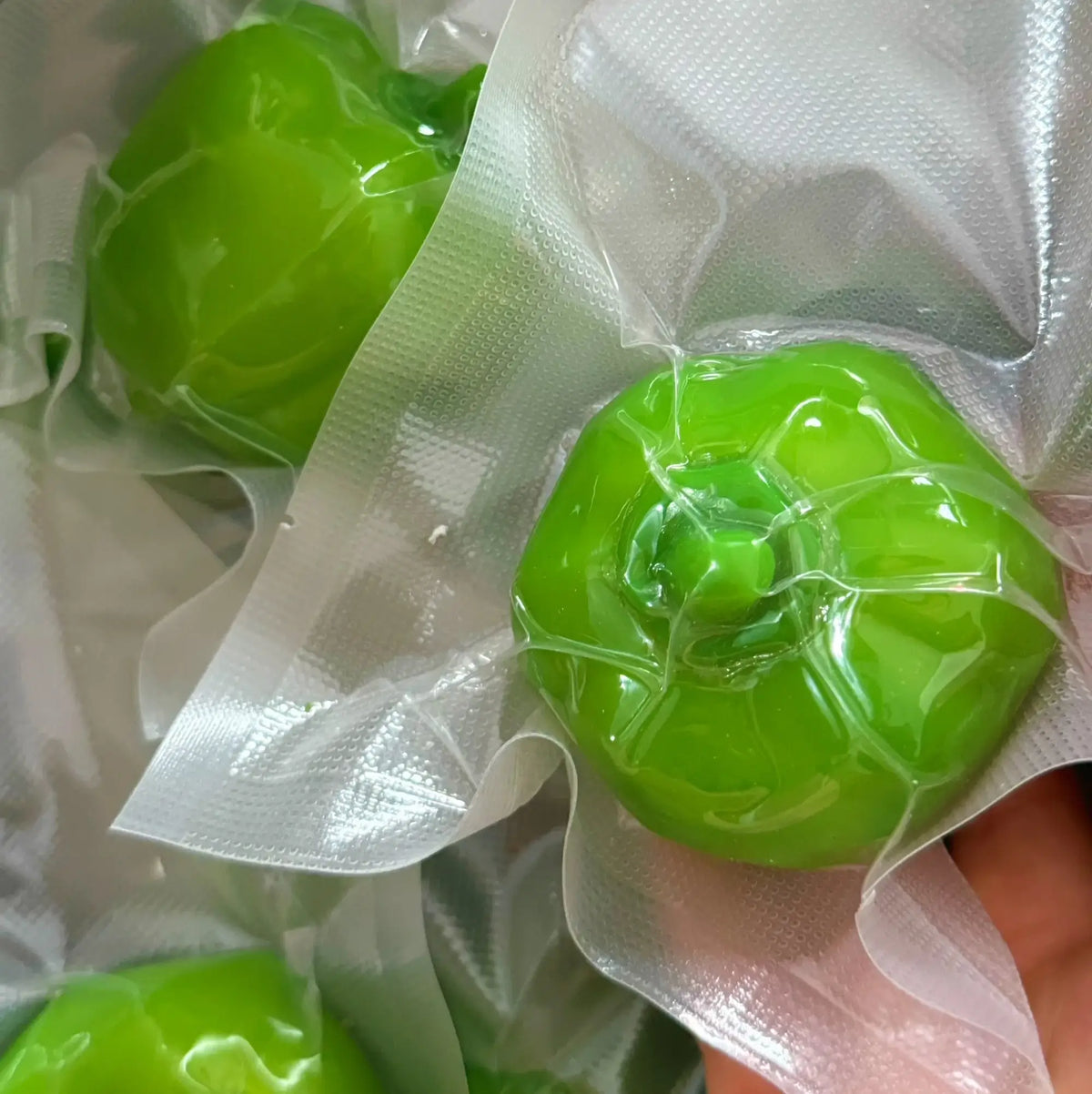 Pelota squishy artesanal con capa crujiente ASMR
