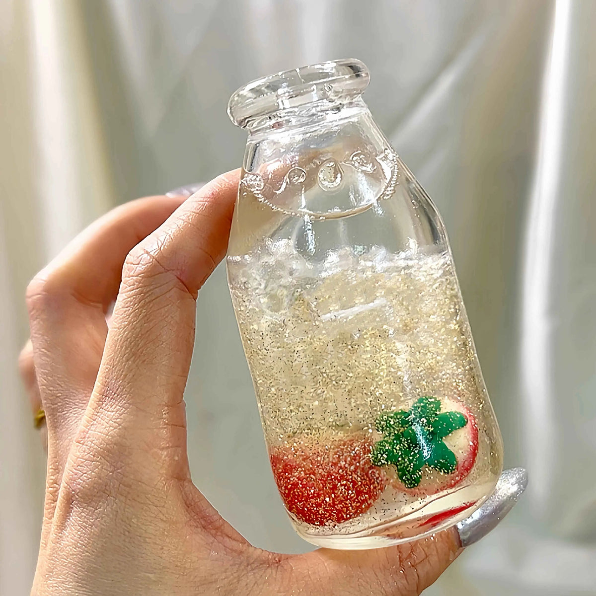Squishy de botella Gin & Tonic de fresa