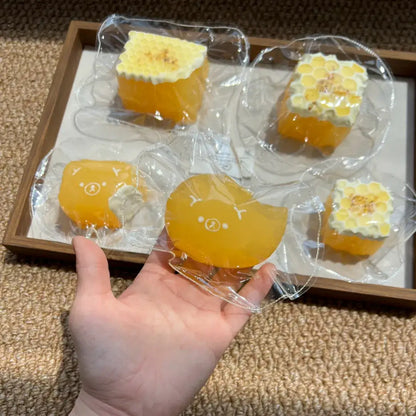 Squishy artesanal de mochi de miel y osmanthus