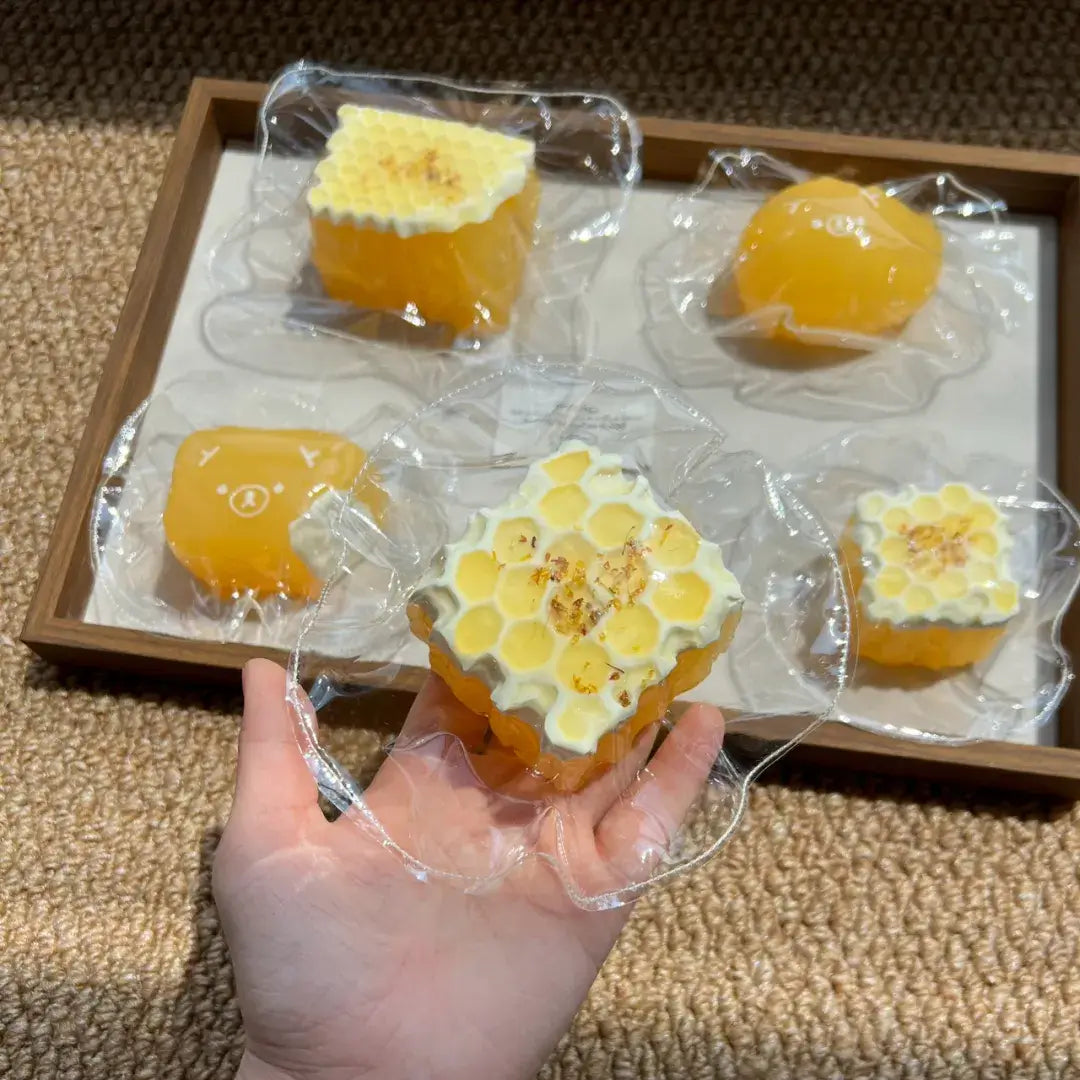 Squishy artesanal de mochi de miel y osmanthus