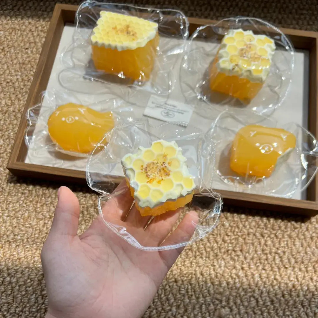 Squishy artesanal de mochi de miel y osmanthus