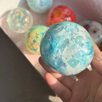 Pelota squishy artesanal con capa crujiente ASMR