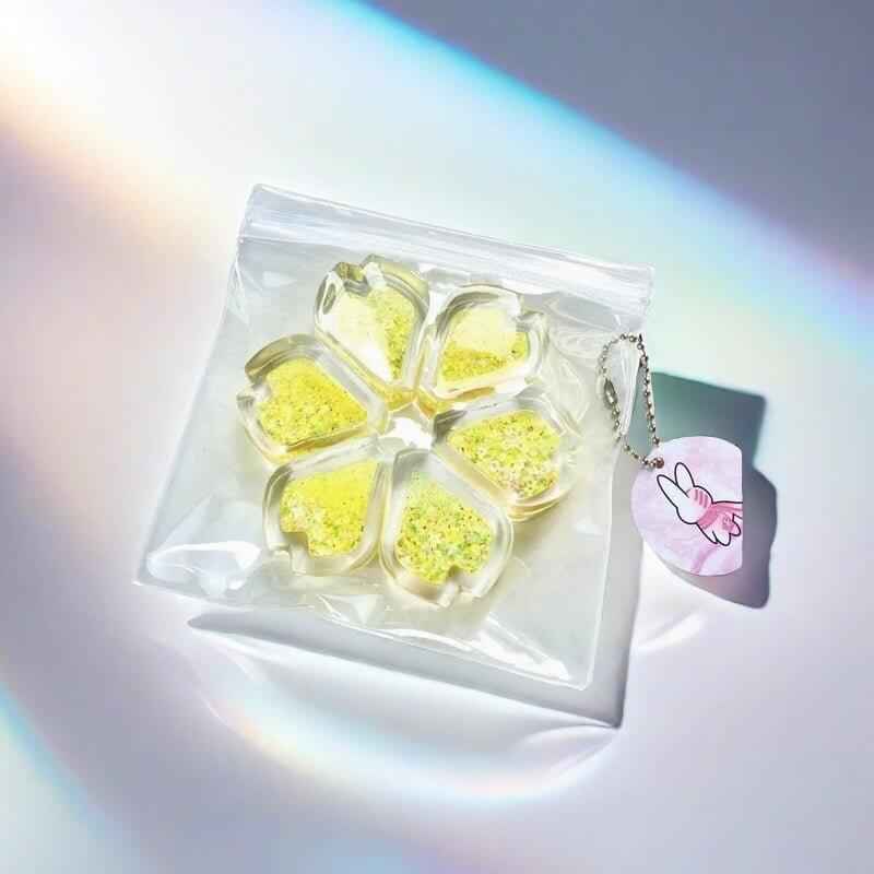 Squishy de corazón holográfico