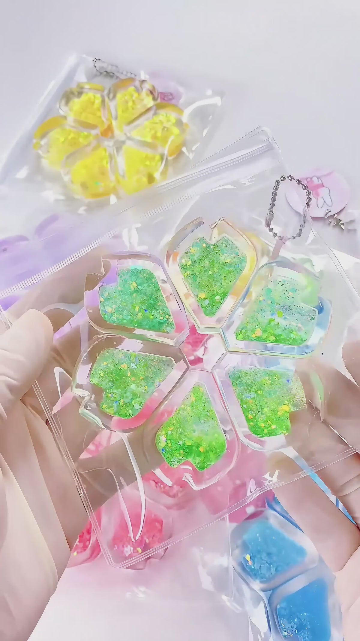 Squishy de corazón holográfico
