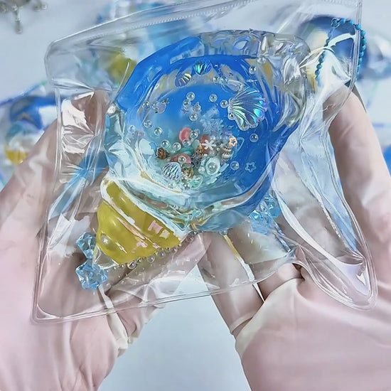 Squishy de concha con purpurina holográfica