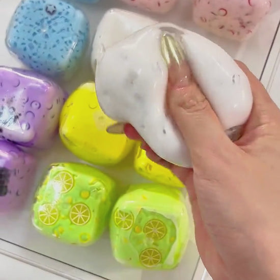 Squishies de cubos de yogur y dulces