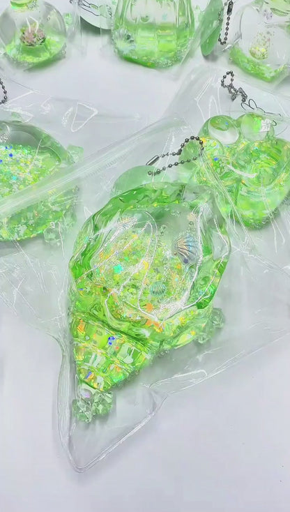 Squishy de concha con purpurina holográfica